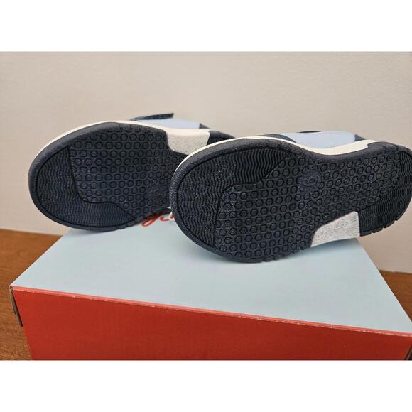 Cat & Jack Toddler Hudson Sneakers Blue White Hook and Loop Size 6 - BNIB - Picture 5 of 6